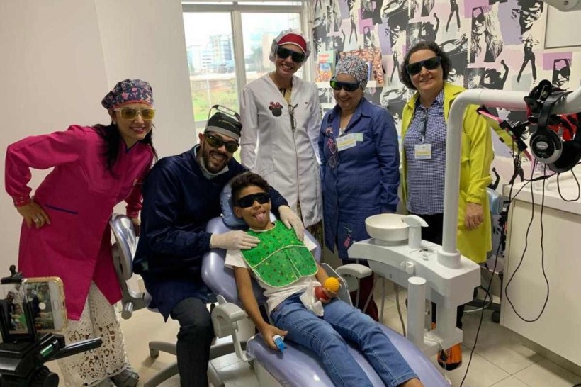 Imagem do atendimento feito em crianças e adolescentes.